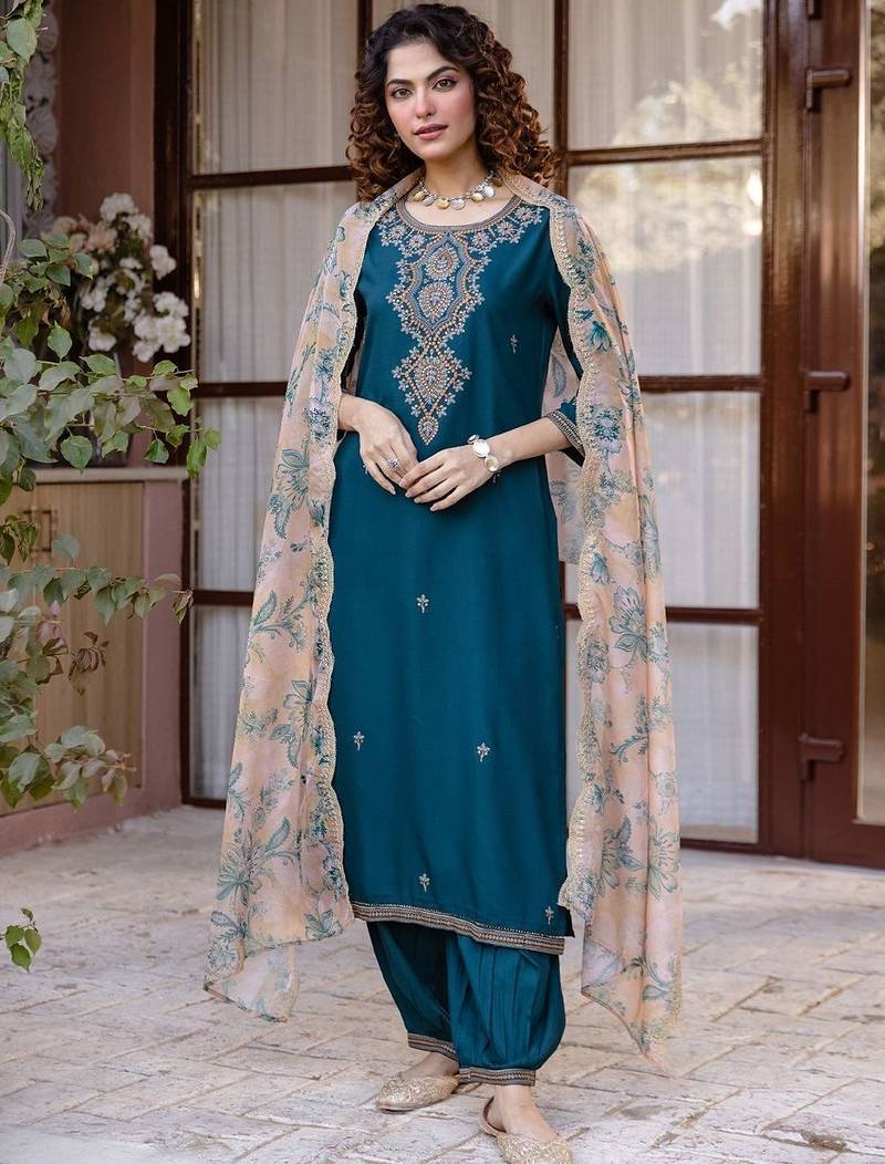 Women Floral Embroidered Regular Thread Work Kurta with Patiala & With Dupatta