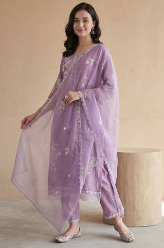 Women Floral Embroidered Thread Work Kurta with Trousers & With Dupatta