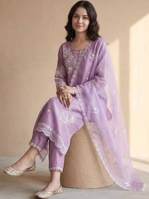 Women Floral Embroidered Regular Thread Work Kurta with Trousers & With Dupatta 4