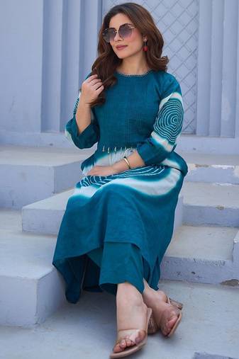 Women Printed Regular Thread Work  Cotton Kurta with Trousers