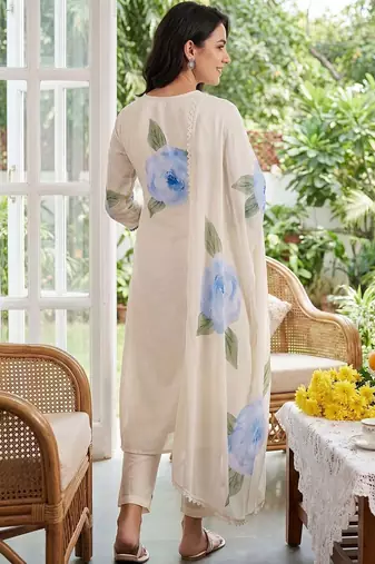 Women Floral Printed Regular Linen Kurta with Trousers & With Dupatta