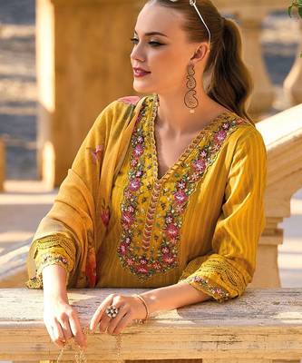 Floral Embroidered Regular Thread Work  Cotton Kurta with Trousers & Dupatta 5