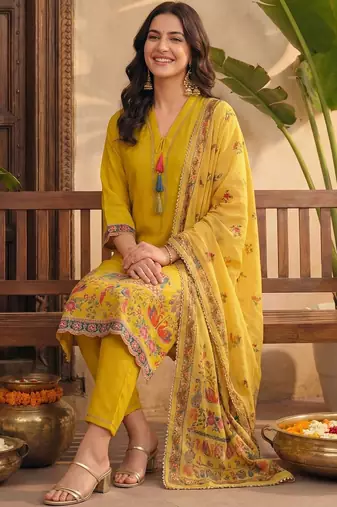 Women Ethnic Motifs Printed Regular Kurta with Trousers & With Dupatta