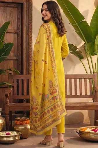 Women Ethnic Motifs Printed Regular Kurta with Trousers & With Dupatta