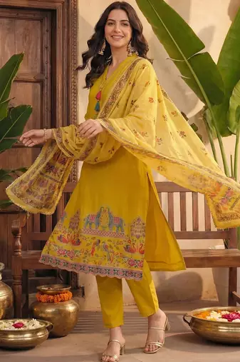 Women Ethnic Motifs Printed Regular Kurta with Trousers & With Dupatta