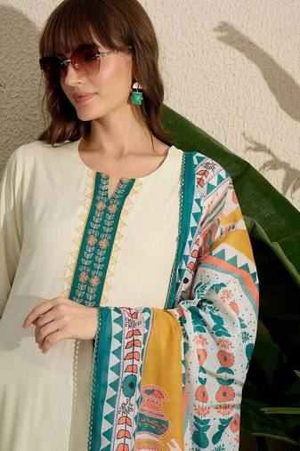 Ethnic Motifs Embroidered Thread Work Kurta with Trousers & With Dupatta