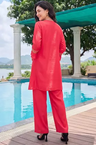 Women Floral Embroidered Panelled Thread Work Kurta with Trousers