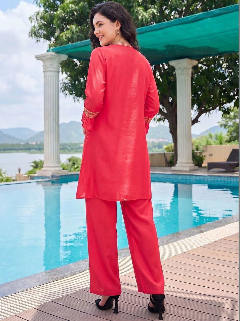 Women Floral Embroidered Panelled Thread Work Kurta with Trousers
