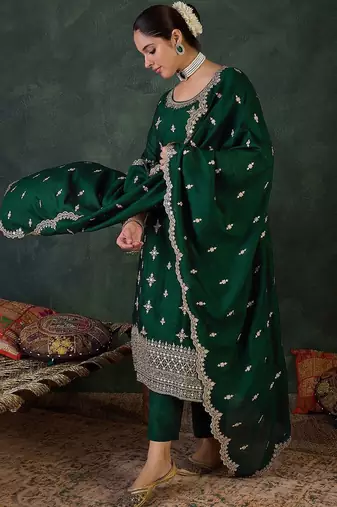 Ethnic Motifs Embroidered Round Neck Kurta With Trousers & Dupatta