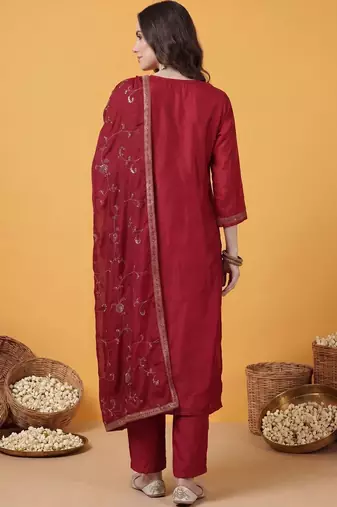 Women Ethnic Motifs Printed Regular Kurta with Trousers & With Dupatta