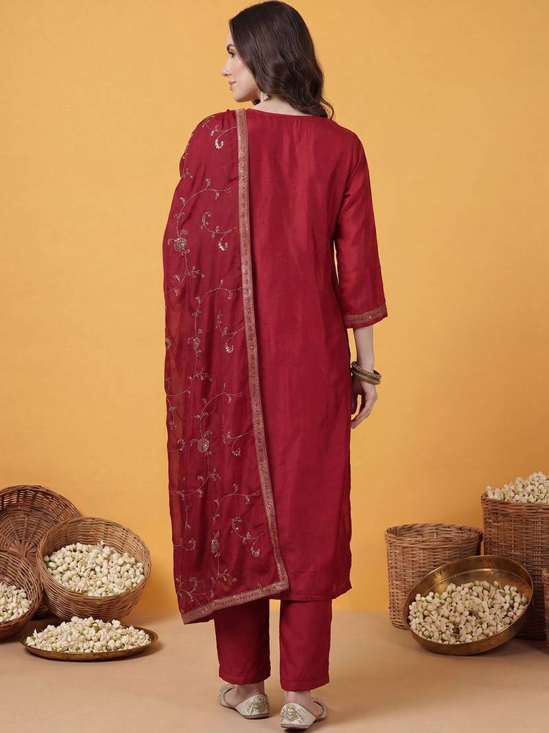 Women Ethnic Motifs Printed Regular Kurta with Trousers & With Dupatta