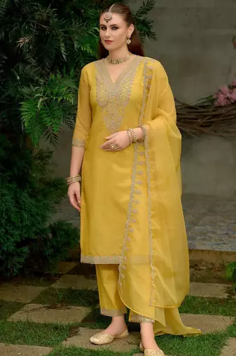 Ethnic Motifs Embroidered Kurta with Trousers & Dupatta