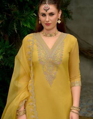 Ethnic Motifs Embroidered Kurta with Trousers & Dupatta 5