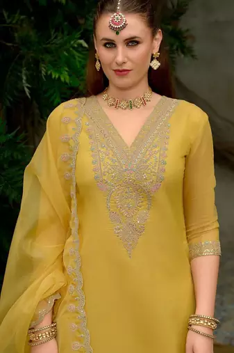 Ethnic Motifs Embroidered Kurta with Trousers & Dupatta
