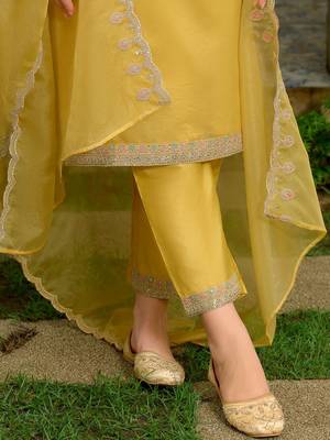 Ethnic Motifs Embroidered Kurta with Trousers & Dupatta 6