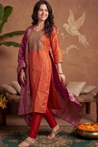 Women Ethnic Motifs Printed Regular Kurta with Trousers & With Dupatta