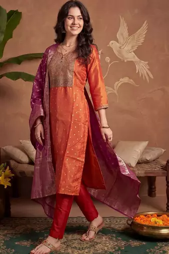 Women Ethnic Motifs Printed Regular Kurta with Trousers & With Dupatta
