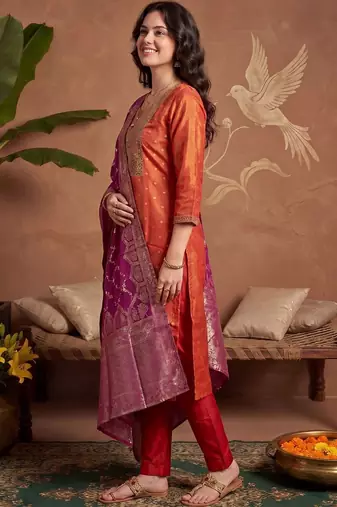 Women Ethnic Motifs Printed Regular Kurta with Trousers & With Dupatta