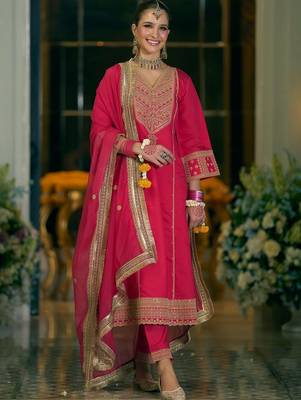 Women Ethnic Motifs Embroidered V-Neck A-Line Kurta with Trousers & Dupatta 3