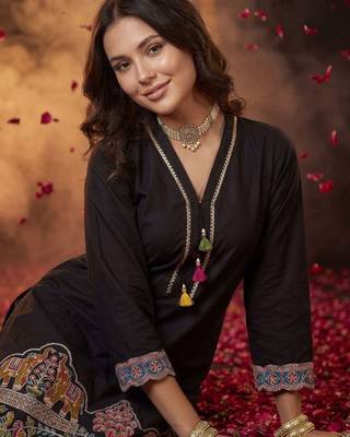 Women Ethnic Motifs Embroidered Regular Thread Work Kurta with Trousers & With Dupatta 2
