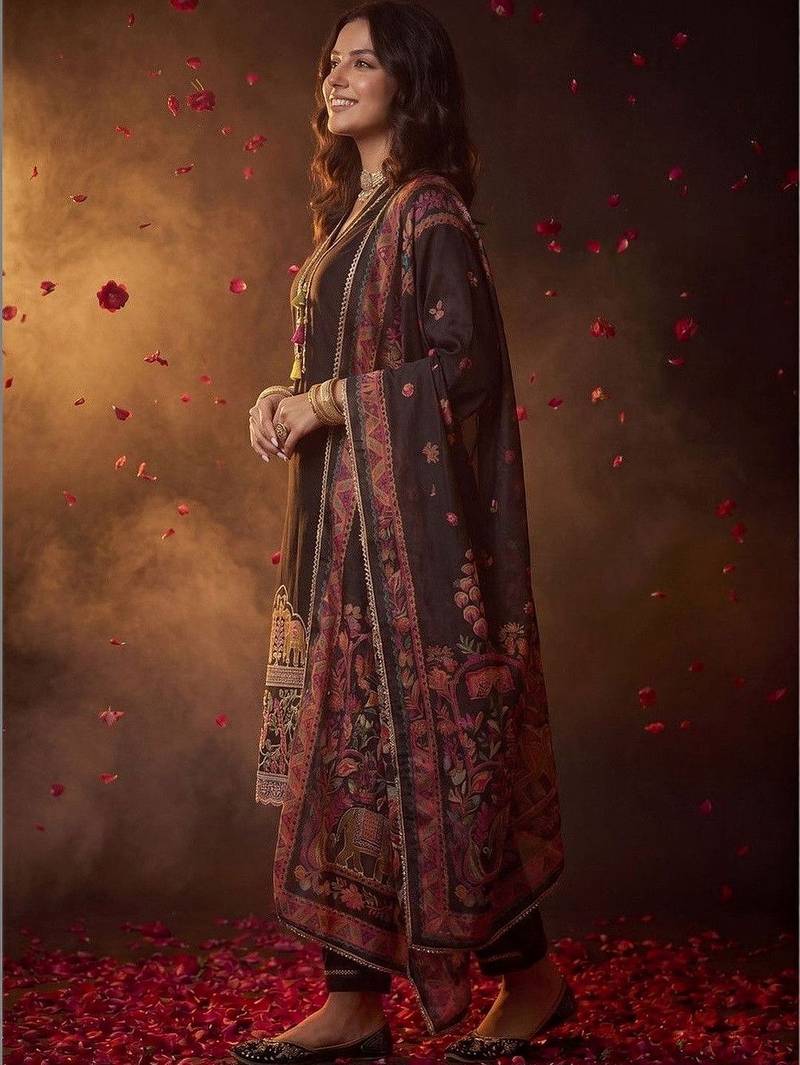 Women Ethnic Motifs Embroidered Regular Thread Work Kurta with Trousers & With Dupatta