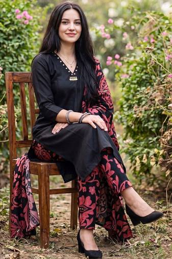 Women Ethnic Motifs Thread Work Cotton Kurta with Trousers & With Dupatta