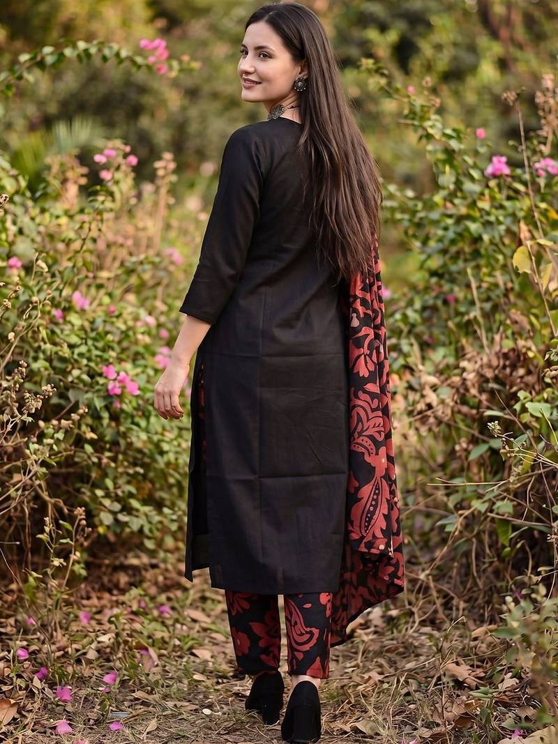 Women Ethnic Motifs Regular Thread Work  Cotton Kurta with Trousers & With Dupatta
