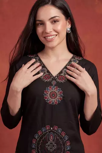 Women Ethnic Motifs Printed Regular Thread Work  Cotton Kurta with Trousers & With Dupatta