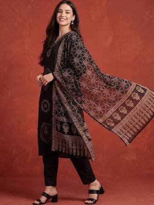 Women Ethnic Motifs Printed Regular Thread Work  Cotton Kurta with Trousers & With Dupatta 3