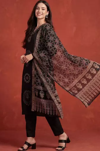 Women Ethnic Motifs Printed Regular Thread Work  Cotton Kurta with Trousers & With Dupatta