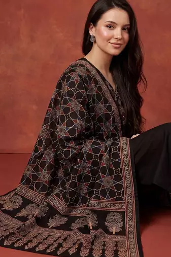 Women Ethnic Motifs Printed Regular Thread Work  Cotton Kurta with Trousers & With Dupatta