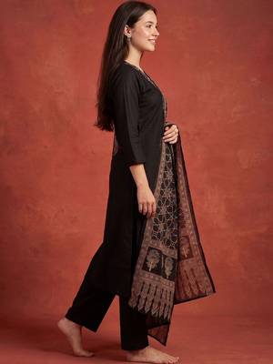 Women Ethnic Motifs Printed Regular Thread Work  Cotton Kurta with Trousers & With Dupatta 6