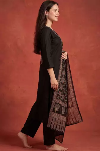 Women Ethnic Motifs Printed Regular Thread Work  Cotton Kurta with Trousers & With Dupatta