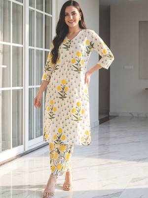 Women Floral Printed Regular  Cotton A-Line Kurta with Palazzos 6