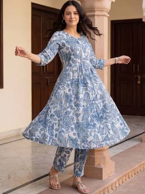 Women Floral Printed Pleated  Cotton Kurta with Trousers 1