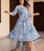 Women Floral Printed Pleated  Cotton Kurta with Trousers