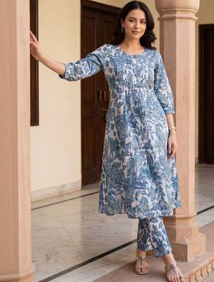 Women Floral Printed Pleated  Cotton Kurta with Trousers 6