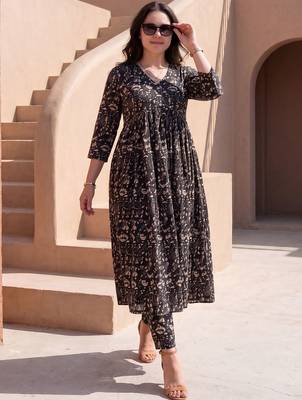 Women Ethnic Motifs Printed Empire  Cotton Kurta with Trousers 1