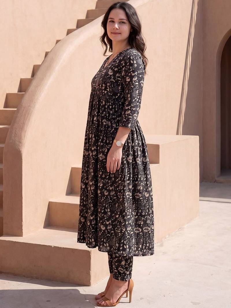 Women Ethnic Motifs Printed Empire  Cotton Kurta with Trousers