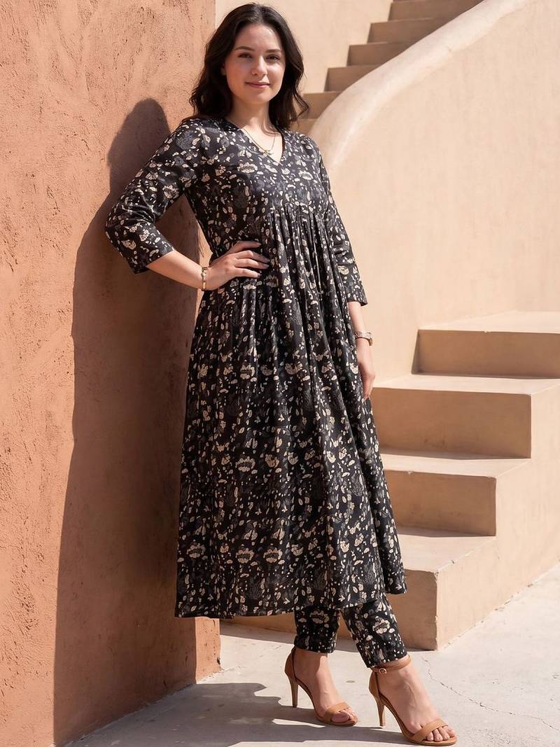 Women Ethnic Motifs Printed Empire  Cotton Kurta with Trousers