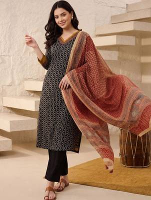 Women Printed Regular  Cotton Kurta with Trousers & With Dupatta 2