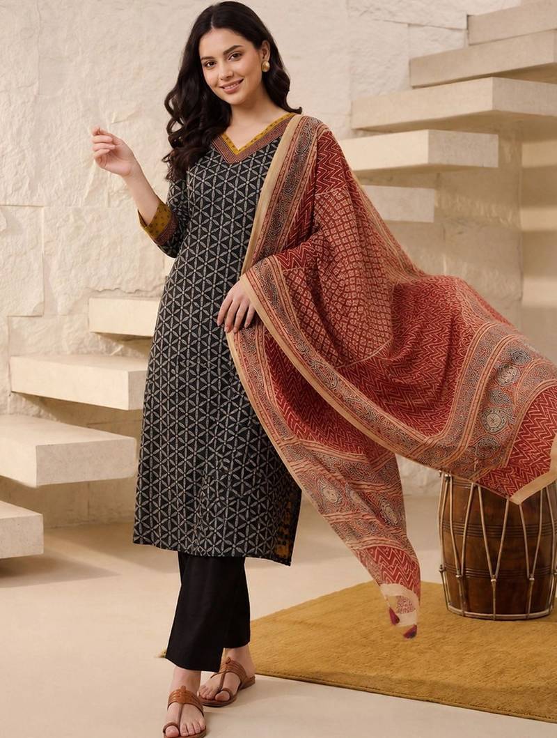 Women Printed Regular  Cotton Kurta with Trousers & With Dupatta