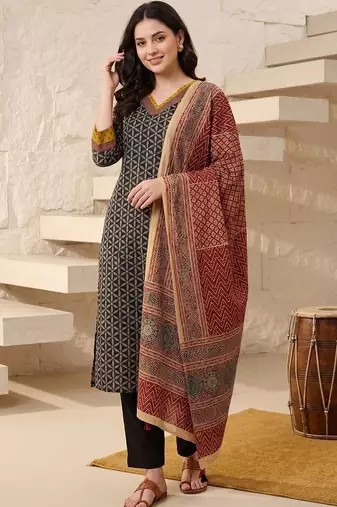 Women Printed Regular  Cotton Kurta with Trousers & With Dupatta