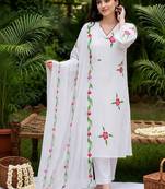 Women Floral Printed Regular  Cotton Kurta with Trousers & With Dupatta
