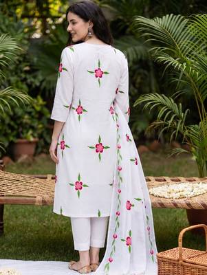 Women Floral Printed Regular  Cotton Kurta with Trousers & With Dupatta 4