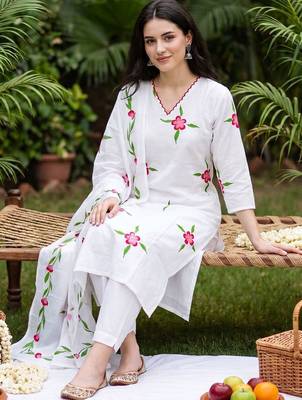 Women Floral Printed Regular  Cotton Kurta with Trousers & With Dupatta 5