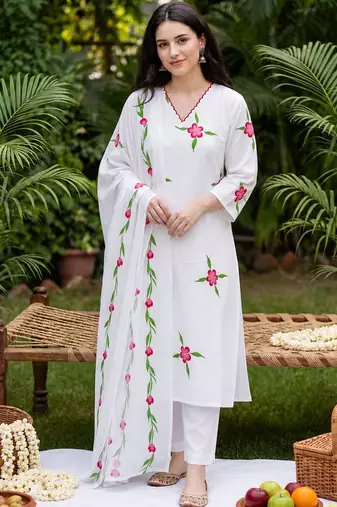 Women Floral Printed Regular  Cotton Kurta with Trousers & With Dupatta