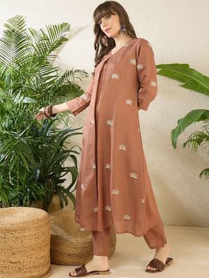 Women Ethnic Motifs Embroidered Regular Thread Work Kurta with Trousers 3