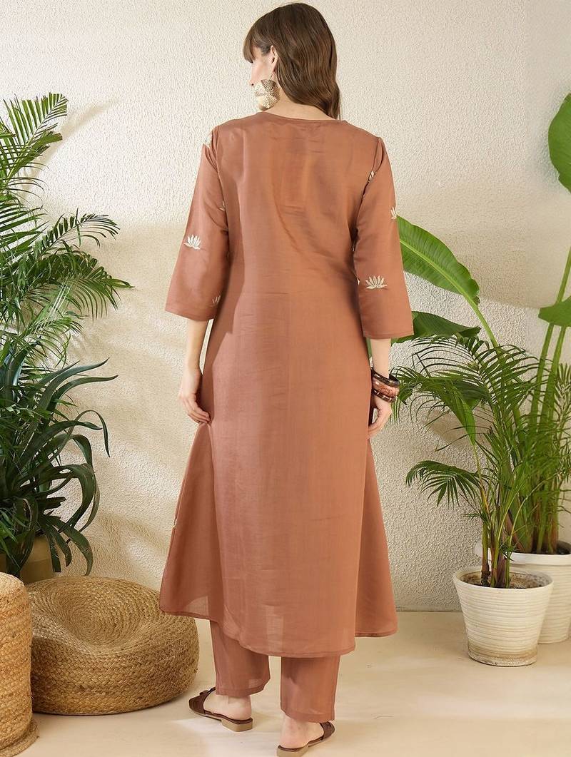 Women Ethnic Motifs Embroidered Regular Thread Work Kurta with Trousers