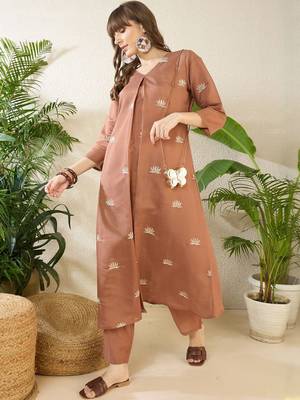 Women Ethnic Motifs Embroidered Regular Thread Work Kurta with Trousers 5